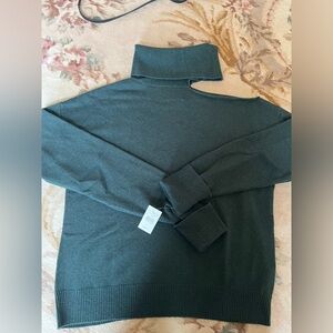 Paige Raundi sweater